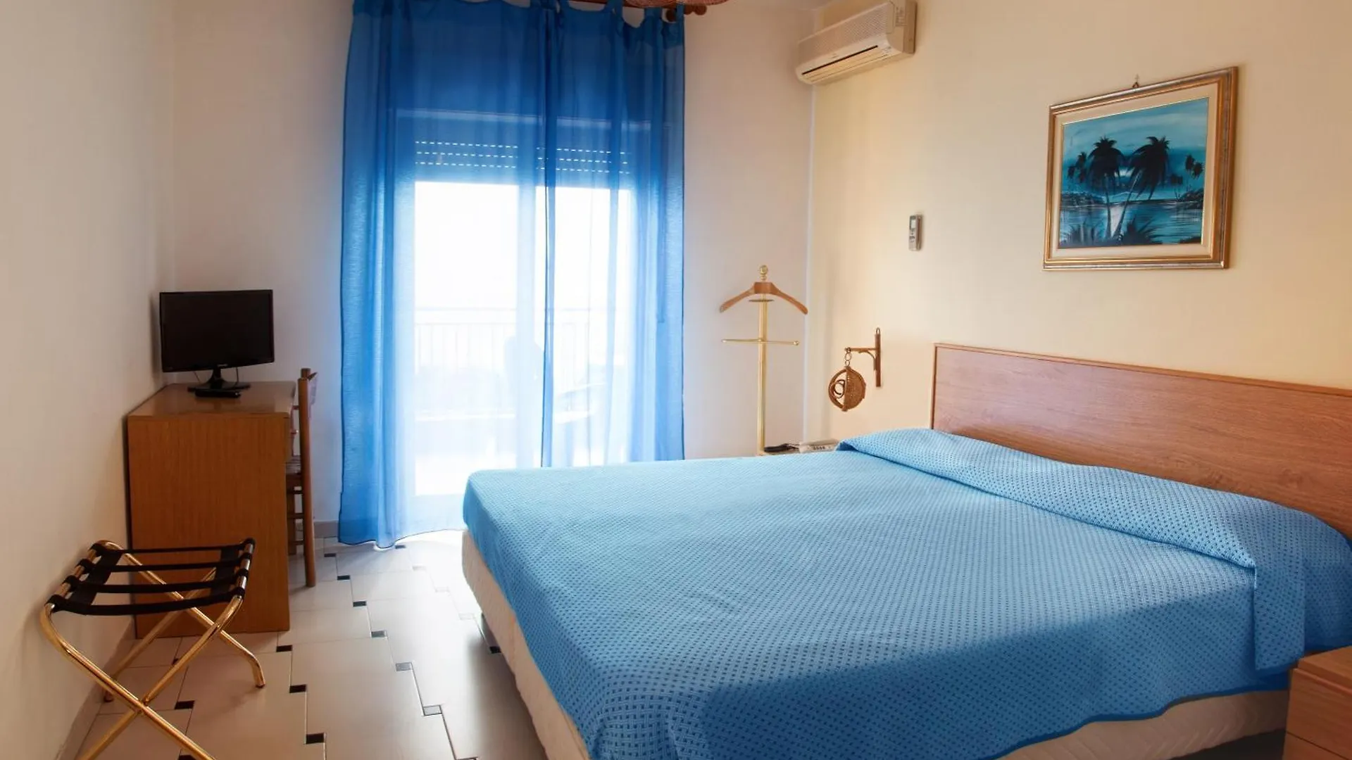 Hotel Solemar SantʼAlessio Siculo 3*,